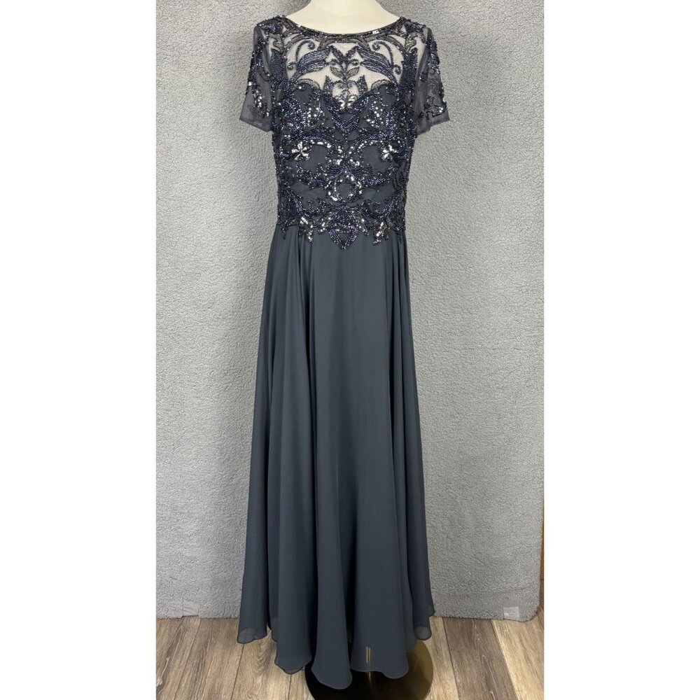 Xscape Women's Beaded Formal Evening Gown Dress Gray Size 8 New With Defect's.